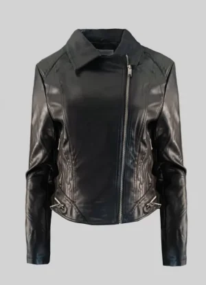Jacket δερματίνη κοντό μεσάτο με λοξό φερμουάρ & τσέπες – Μαύρο