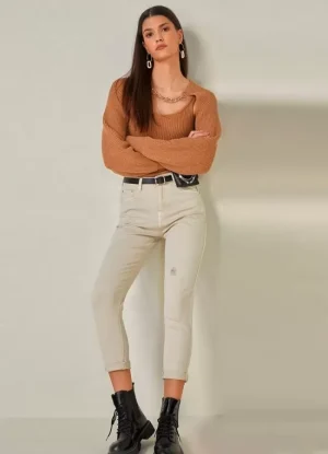 παντελόνι jean mom fit με ζώνη-τσαντάκι – Εκρού